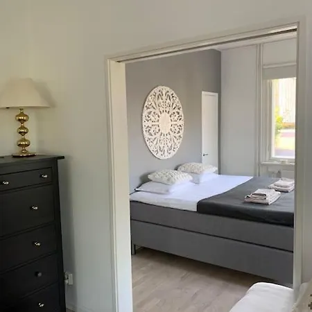 Smakfull Centrumlaegenhet, 3 R + K, 80 M2 * Maarianhamina