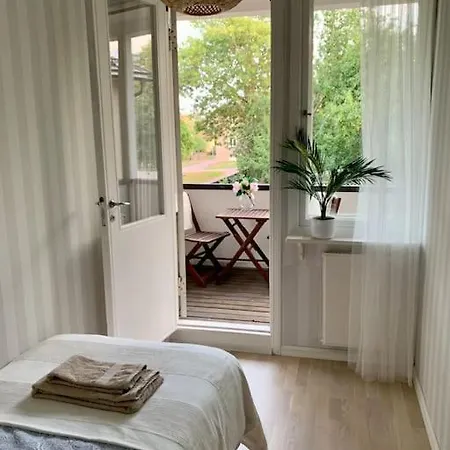 Smakfull Centrumlaegenhet, 3 R + K, 80 M2 Huoneisto Maarianhamina