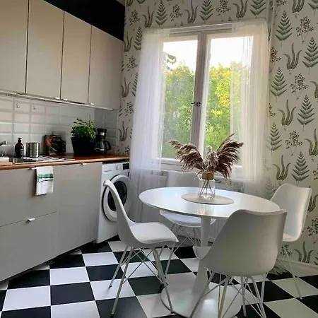 Smakfull Centrumlaegenhet, 3 R + K, 80 M2 Maarianhamina