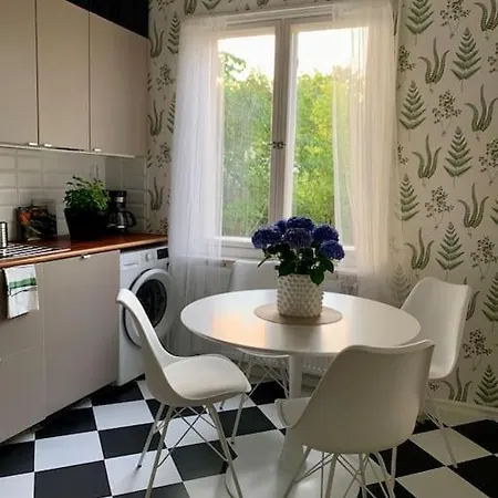 Smakfull Centrumlaegenhet, 3 R + K, 80 M2 * Maarianhamina