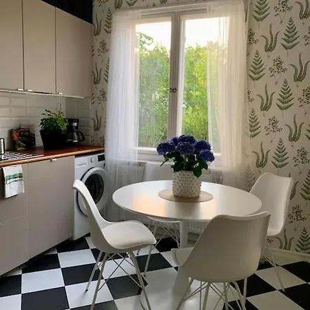 Smakfull Centrumlaegenhet, 3 R + K, 80 M2 * Maarianhamina