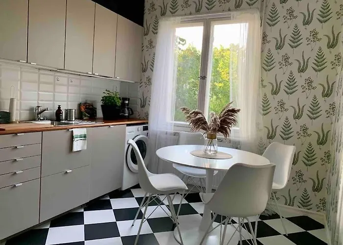 Smakfull Centrumlaegenhet, 3 R + K, 80 M2 مارييهامن